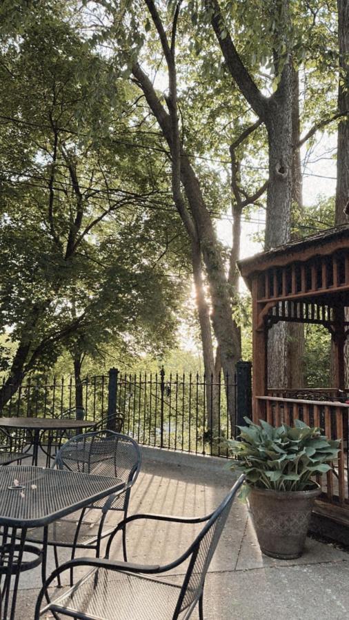 The Ginkgo Tree Bed and Breakfast Mount Pleasant Exteriör bild