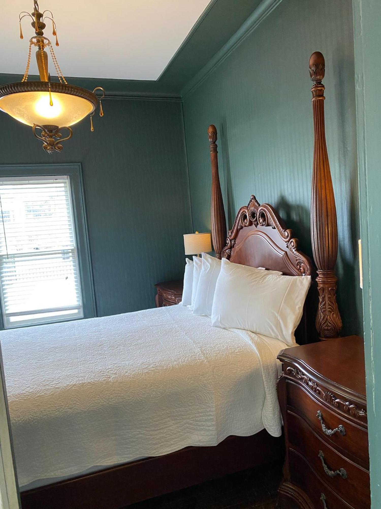 The Ginkgo Tree Bed and Breakfast Mount Pleasant Exteriör bild