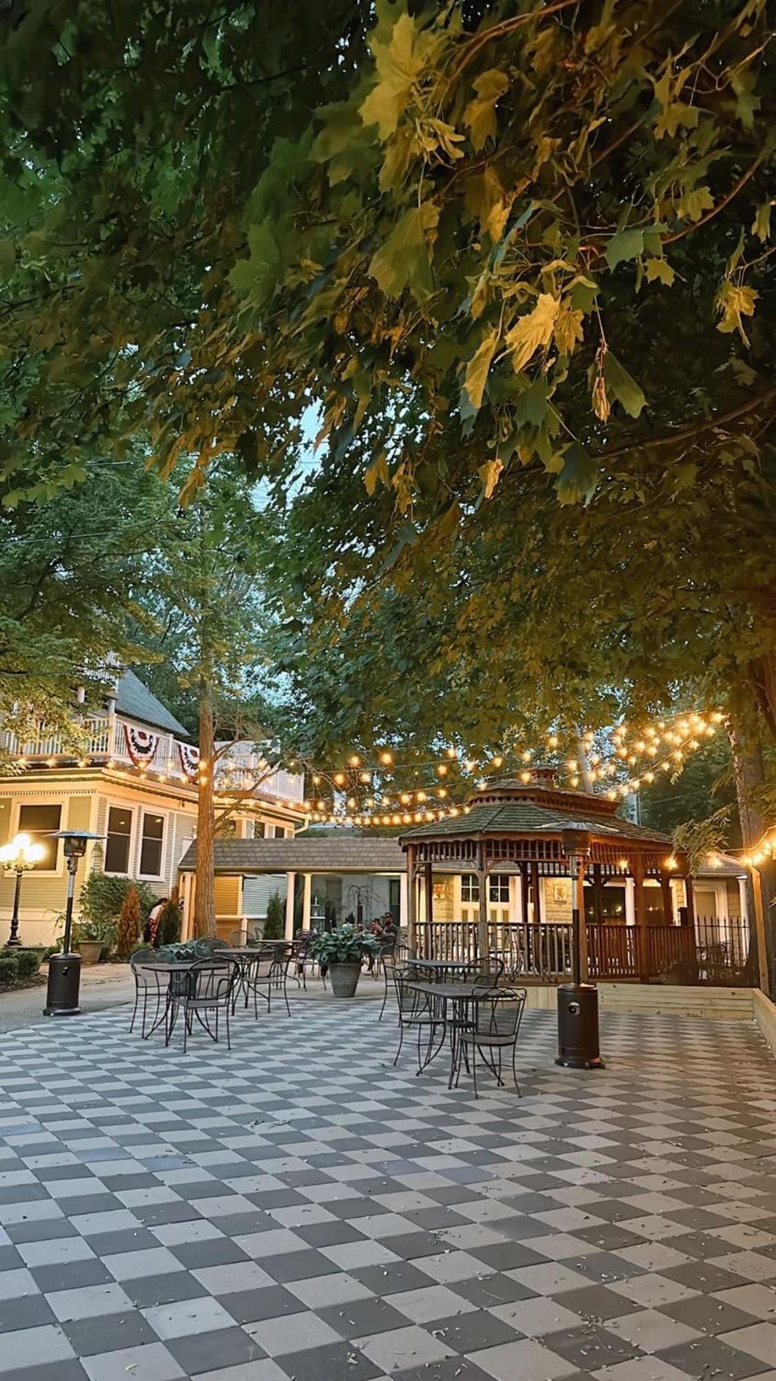 The Ginkgo Tree Bed and Breakfast Mount Pleasant Exteriör bild